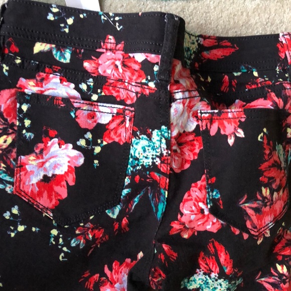 Floral skinny ankle pants/jeans, stretchy material - Picture 5 of 11